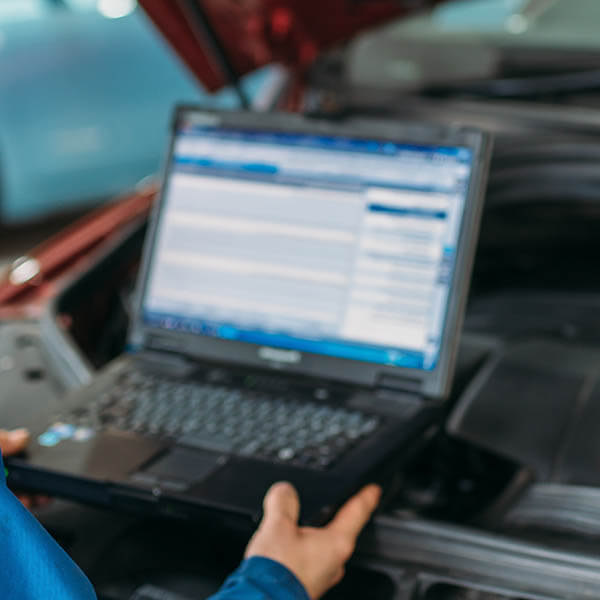 computer-based-diagnostics-truck-service